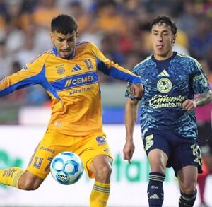 Ángel Correa vs Alejandro Zendejas en el partido de Jornada 5.
