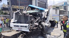 Pareja, con bebé en brazos, se salva tras brutal accidente en avenida 608 frente a Metro Bosques de Aragón
