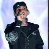 Durante su show en el Baja Beach Fest, Natanael Cano reclamó al DJ por fallas técnicas, rompió su laptop y lo golpeó, causando polémica.