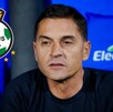 Santos Laguna perdió contra Cruz Azul con un jugador menos por una expulsión que el equipo consideró injusta, así como otras decisiones que no gustaron. Santos Laguna perdió contra Cruz Azul con un jugador menos por una expulsión que el equipo consideró injusta, así como otras decisiones que no gustaron.