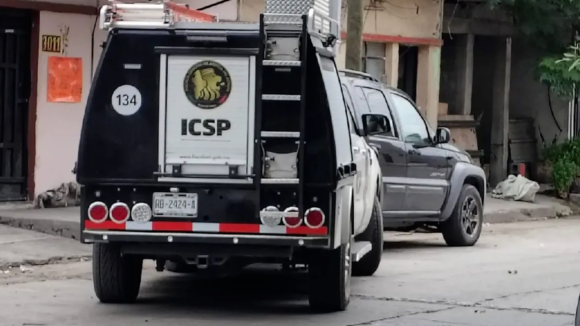El hecho se registró en la colonia Garza Nieto en Monterrey, cuando el hombre fue encontrado por un vecino de la zona.