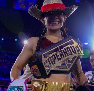 Alana Flores se ha erigido como una de las personas con más participaciones y cinturones en eventos de boxeo para creadores de contenido.