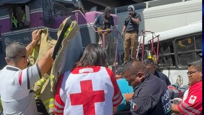 El conductor de un camión de la Ruta Sur Panteones-Dalias se salvó de milagro tras chocar contra un ferrocarril en la ciudad de Torreón.