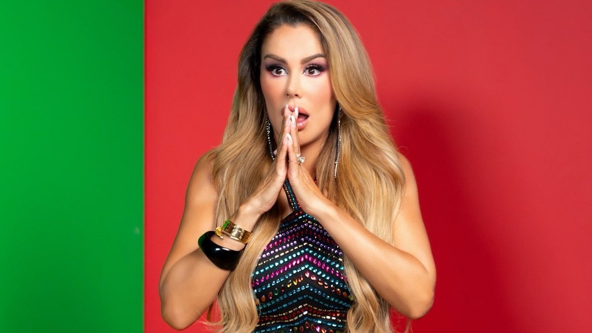 Tras ser la tercera eliminada, surgieron versiones de que su manager pidió a la producción la salida de Ninel Conde antes de dañar más su imagen. Tras ser la tercera eliminada, surgieron versiones de que su manager pidió a la producción la salida de Ninel Conde antes de dañar más su imagen.