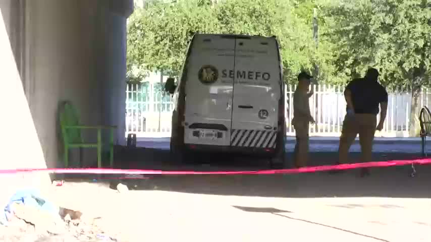 Un cuerpo fue encontrado debajo de un puente en Escobedo, en el cruce de la Carretera a Laredo y la avenida Benito Juárez, en Nuevo León.