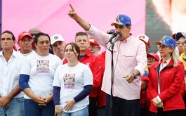 Maduro arma a milicias populares tras oferta de recompensa por su captura