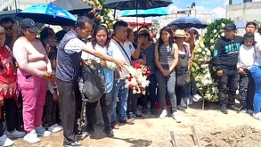 El tiroteo donde perdió la vida ocurrió entre dos grupos de comerciantes en Puebla, siendo la mujer y otro hombre los únicos alcanzados por las balas.