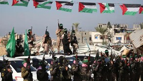 Hamás acepta una tregua de 60 días con liberación de rehenes en Gaza, pero la respuesta de Israel sigue en espera en medio de la crisis.