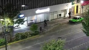 La motocicleta utilizada por el ladrón en el intento de robo también fue asegurada como parte de las indagatorias correspondientes del caso.