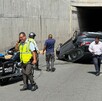 Camioneta BMW volcada al sur de Monterrey