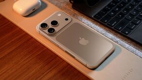 El primer iPhone fue presentado por Steve Jobs el 9 de enero de 2007 en San Francisco, California y fue lanzado al mercado el 29 de junio del mismo año.
