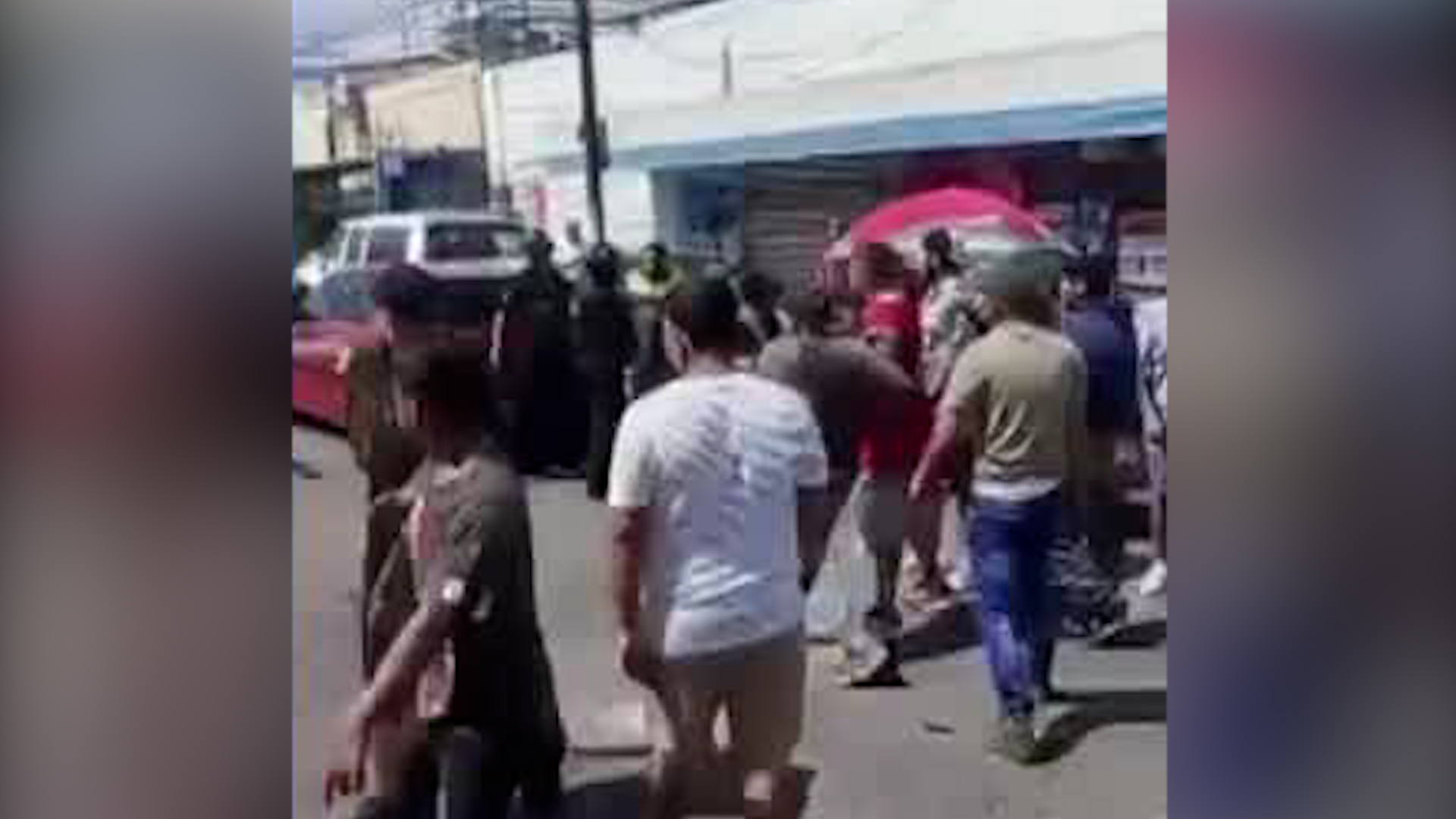 Vecinos de Los Héroes Ecatepec 1a Sección, dieron aviso a la policía municipal de la invasión de un inmueble que ya había sido asegurado.