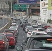 Los problemas de la metrópoli como cierres viales, falta de cruces peatonales, y escasez en unidades de transporte público, han empujado a algunos municipios a implementar dicha medida.