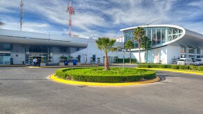 El Aeropuerto Internacional de Querétaro es uno de los aeropuertos más populares en el país, pues se ha consolidado como un importante punto de conexión aérea.