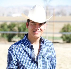 El grupo los Plebes del Rancho fue creado por Ariel Camacho y César Sánchez en Culiacán; querían fusionar el sierreño con la tuba para crear un estilo musical.