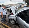 El automóvil dejó de funcionar luego de quedar en una tromba de agua