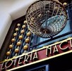 Además del premio principal, la Lotería Nacional también anunció premios de reintegro. Además del premio principal, la Lotería Nacional también anunció premios de reintegro.