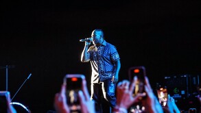 Con éxitos como Pobre Diabla, Ella y yo, Mayor que yo, entre otras, Don Omar regresó a México para hacer historia y romper el récord de asistencia a la FENAPO.