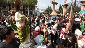 Este esfuerzo se realiza en coordinación con sacerdotes y comités vecinales, con el fin de crear conciencia sobre los riesgos