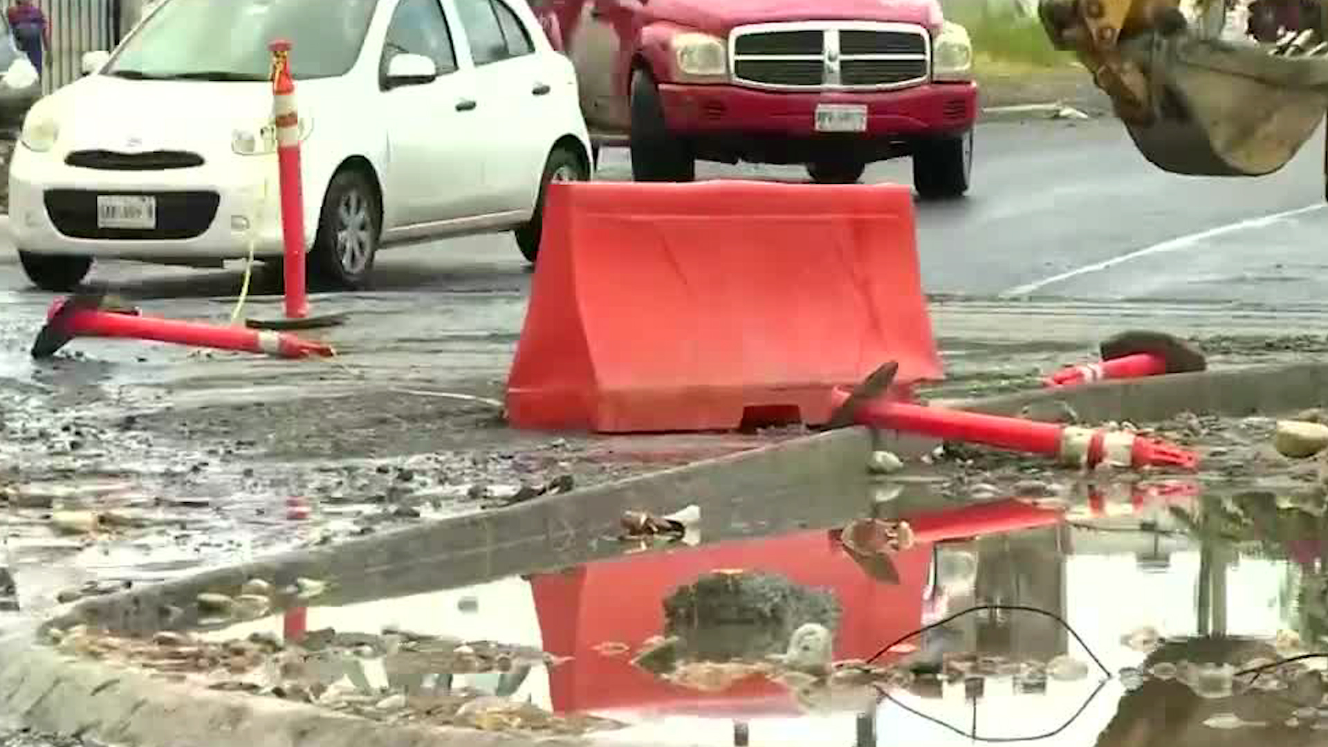 Las lluvias mañaneras dejaron la zona oriente con inundaciones parciales y grandes encharcamientos.