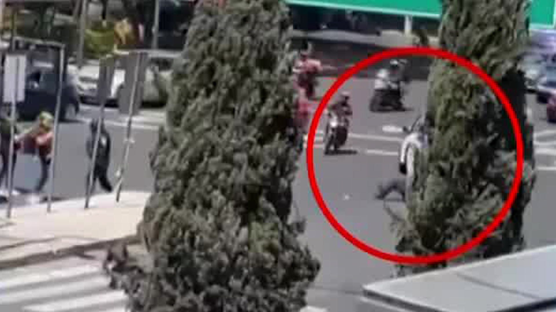 Personas que fueron testigos del homicidio del motociclistas aseguran que el atentado fue un acto de abuso de autoridad.