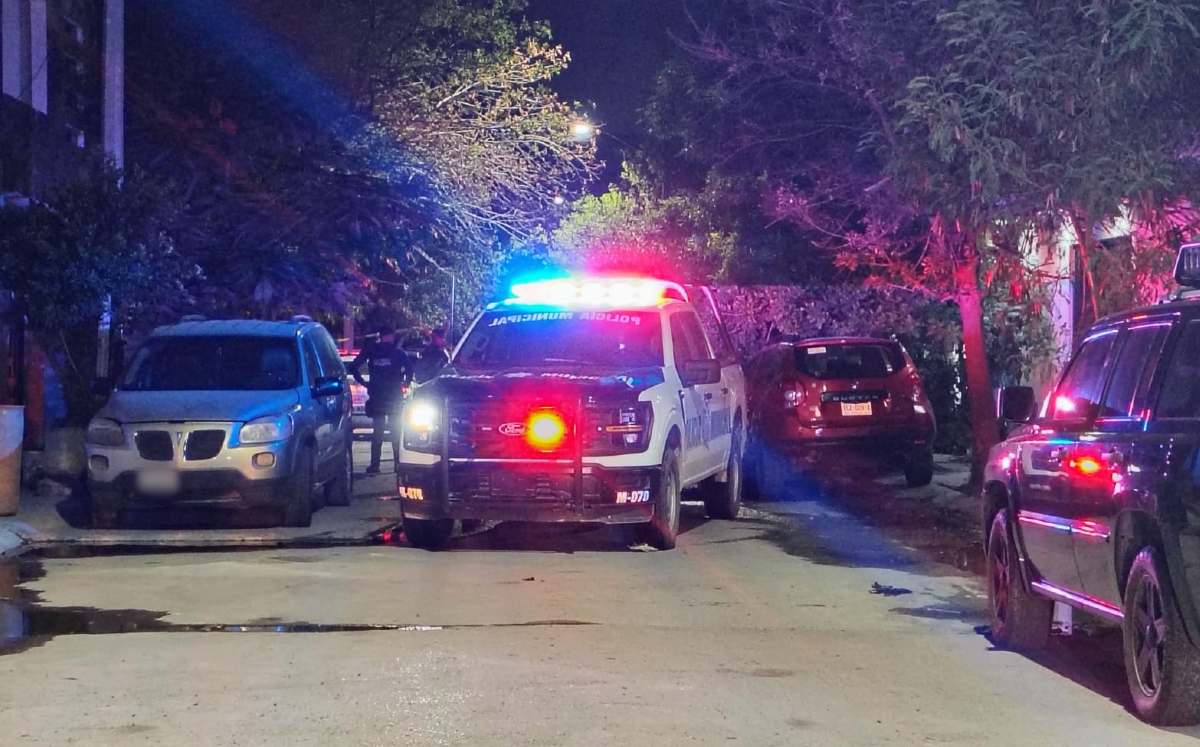Una mujer fue asesinada a balazos dentro de su casa y frente a su amiga en la colonia Lomas de San Martín, en Pesquería, Nuevo León.