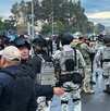 policías afuera del estadio cuauhtémoc