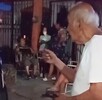 Don Daniel recupera su celular tras sufrir robo mientras rezaba en iglesia en Monterrey