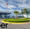 Uber se ha convertido en una alternativa directa y confiable frente a los taxis c autobuses locales, te decimos si puedes pedirlo desde el AIQ.