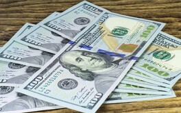 El valor del peso frente al dólar varía diariamente.