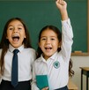 niñas en salón de clases