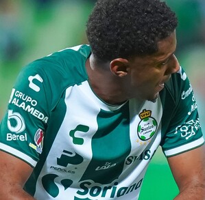 El delantero hondureño Anthony 