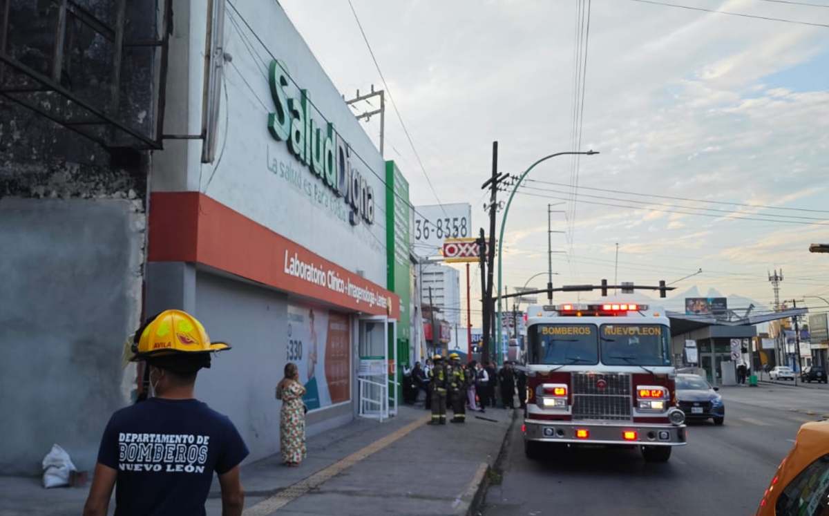 Un conato de incendio alarmó a empleados de Salud Digna en la colonia Mitras Norte en el municipio de Monterrey. Un conato de incendio alarmó a empleados de Salud Digna en la colonia Mitras Norte en el municipio de Monterrey.