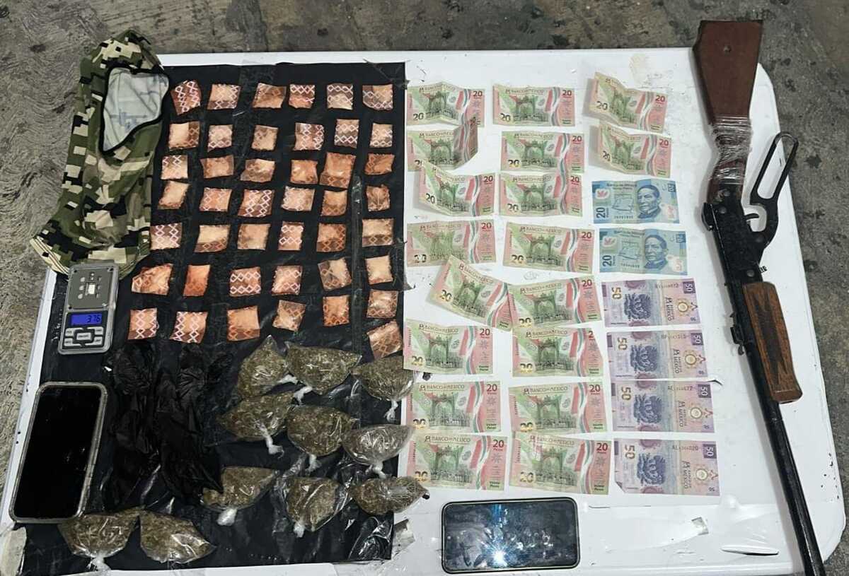 Un hombre identificado como El Chupón, fue detenido en Guadalupe, Nuevo León al ser acusado de robos y secuestros.