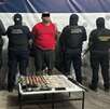 Un hombre identificado como El Chupón, fue detenido en Guadalupe, Nuevo León al ser acusado de robos y secuestros.