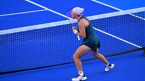 La rusa Diana Shnaider derrotó en tres sets de 3-6, 7-6 y 7-6 a Elise Mertens en el Abierto de Tenis Monterrey.