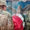 soldados cerca de un ataúd con una bandera de méxico soldados cerca de un ataúd con una bandera de méxico