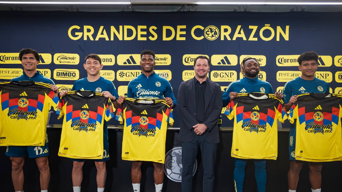 Las águilas presentaron oficialmente a sus refuerzos para la presente temporada en la Liga MX. Las águilas presentaron oficialmente a sus refuerzos para la presente temporada en la Liga MX.