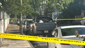 Hallan muertos en camioneta estacionada en Guadalajara