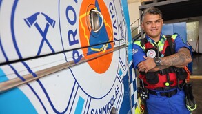 Gerard Lugo, bombero y rescatista en San Nicolás