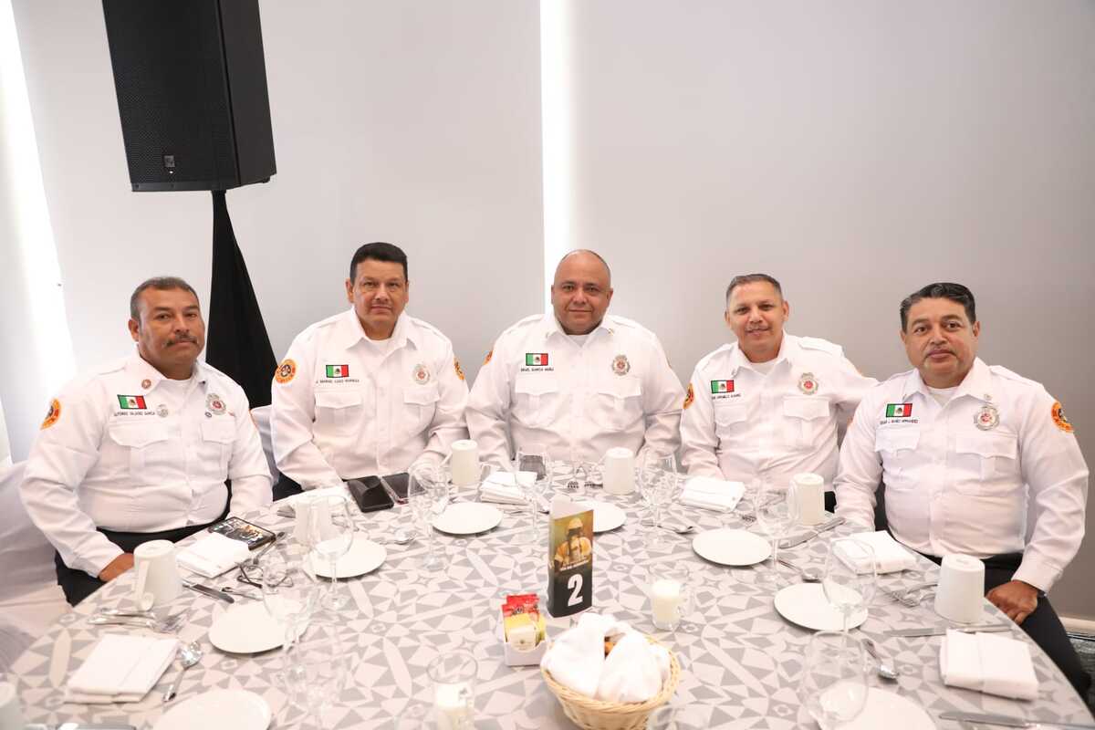 El director operativo de Bomberos Nuevo León admitió la falta de elementos y estaciones ante el incremento de incendios en el Área Metropolitana de Monterrey.