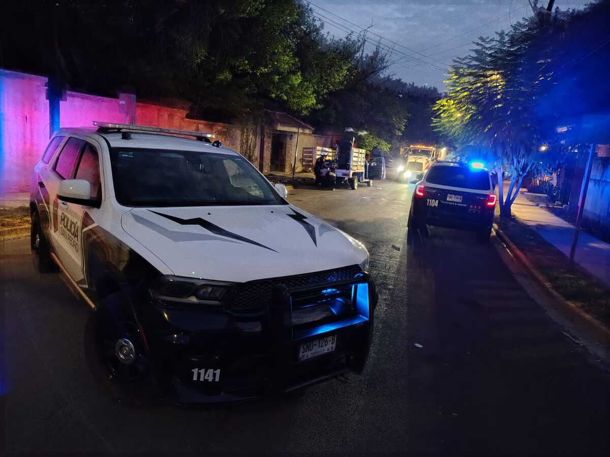 Tres hombres fueron detenidos luego de que fueran sorprendidos robando una casa en la colonia Del Valle en San Pedro Garza García, Nuevo León.