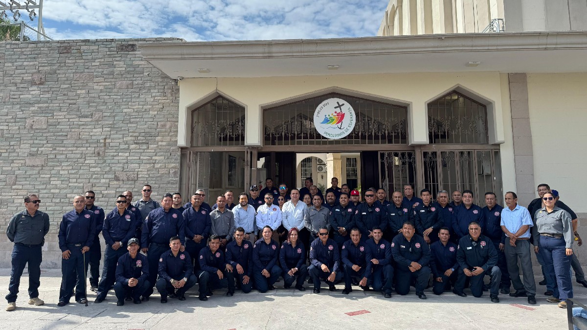 Como un gesto de reconocimiento al compromiso del cuerpo de Bomberos, el Cabildo de Torreón aprobó un incremento salarial para los elementos operativos. Como un gesto de reconocimiento al compromiso del cuerpo de Bomberos, el Cabildo de Torreón aprobó un incremento salarial para los elementos operativos.