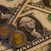 El valor del peso frente al dólar diariamente varía El valor del peso frente al dólar diariamente varía