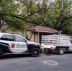 Tres hombres fueron detenidos luego de que fueran sorprendidos robando una casa en la colonia Del Valle en San Pedro Garza García, Nuevo León.