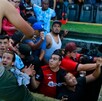 El Estadio Corregidora en Querétaro fue el escenario de un trágico evento ocurrido en el futbol mexicano, donde varios aficionados resultaron gravemente heridos El Estadio Corregidora en Querétaro fue el escenario de un trágico evento ocurrido en el futbol mexicano, donde varios aficionados resultaron gravemente heridos