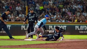 Los Charros de Jalisco reciben a los Algodoneros de Unión Laguna en el Estadio Panamericano para el tercer juego de la Serie de Zona Norte.