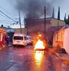 una motocicleta se incendia en una calle una motocicleta se incendia en una calle
