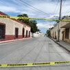 El hombre recibió una fuerte descarga El hombre recibió una fuerte descarga