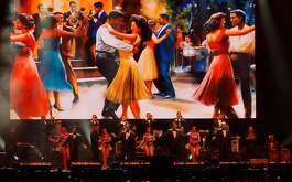 La Sonora Santanera celebró sus 70 años con un concierto histórico en la ciudad de Monterrey, honrando su legado que sigue vivo.